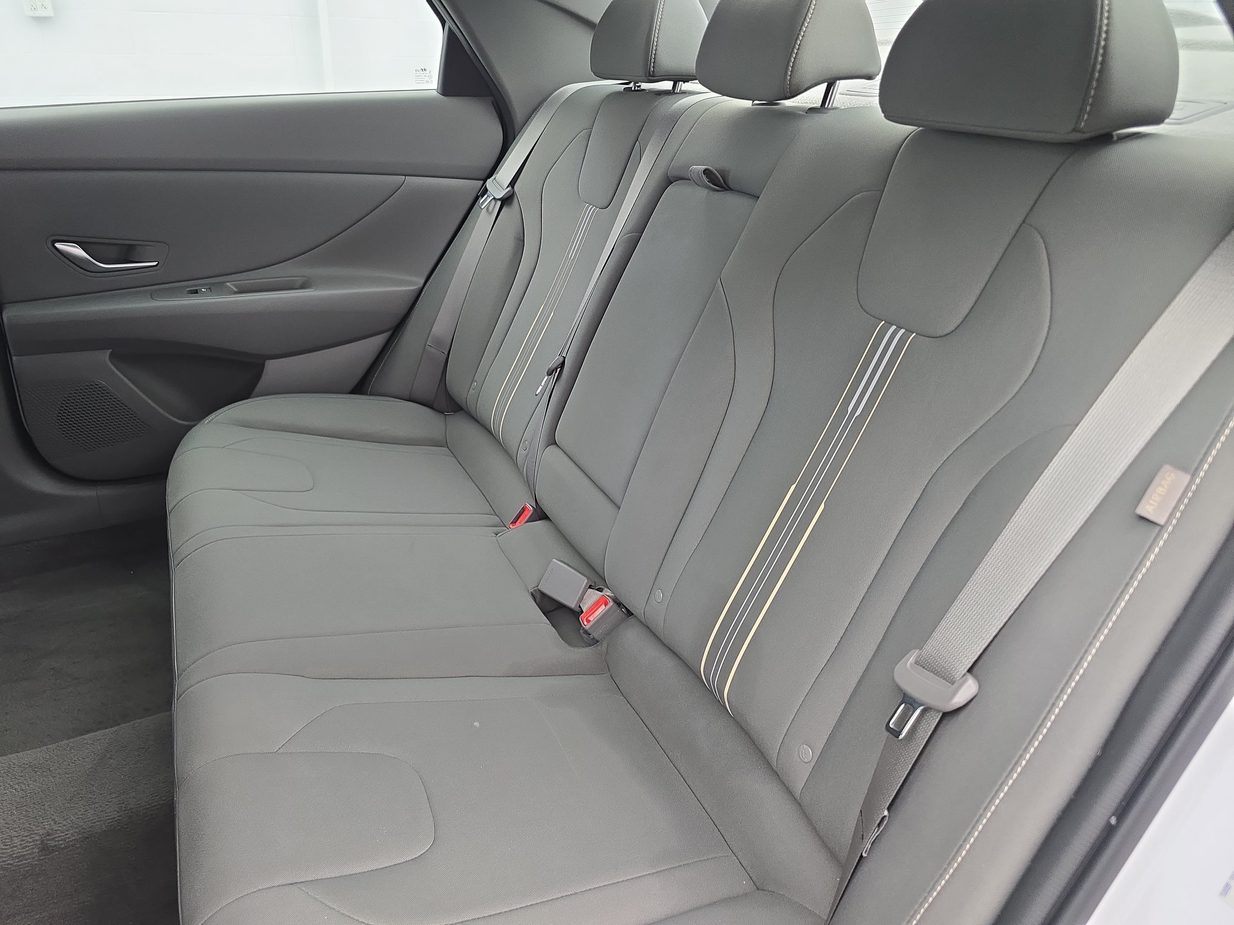 Used 2025 Hyundai Elantra SEL FWD image 13