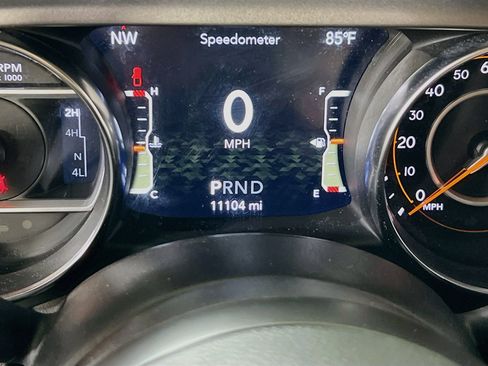 Used 2023 Jeep Gladiator Sport AWD/4WD image 12
