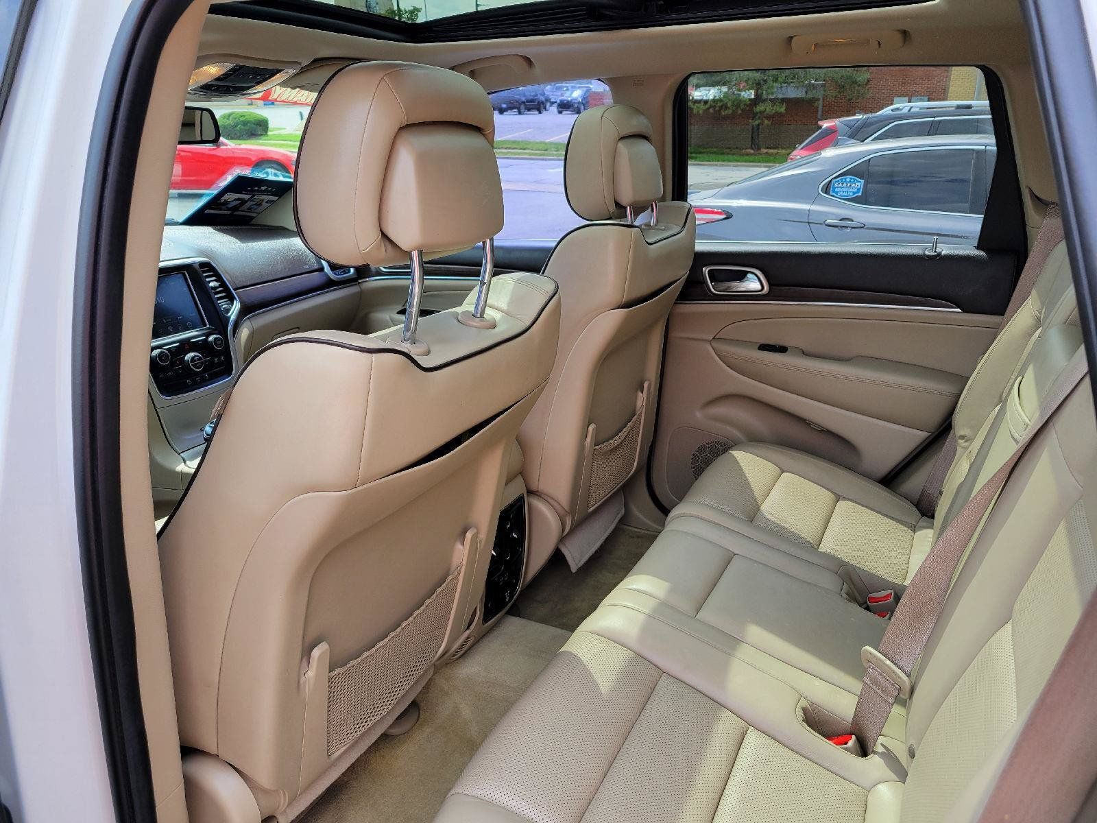 Used 2014 Jeep Grand Cherokee Overland AWD/4WD image 6