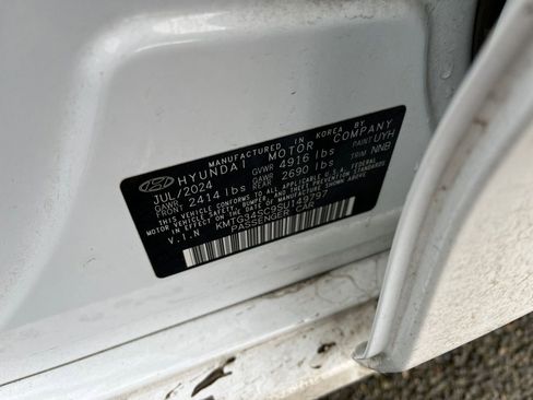 Used 2025 Genesis G70 2.5T image 9