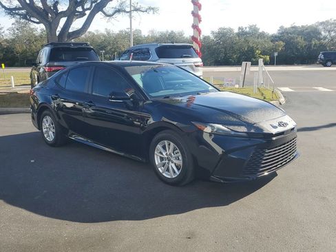 Used 2025 Toyota Camry LE image 2