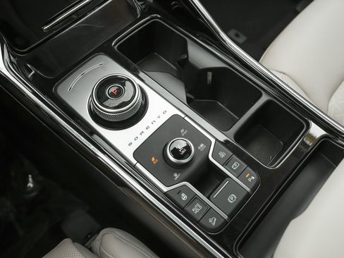 Used 2023 Kia Sorento SX Prestige image 16