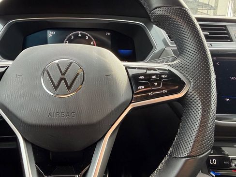 Used 2022 Volkswagen Tiguan SE R-Line FWD image 8