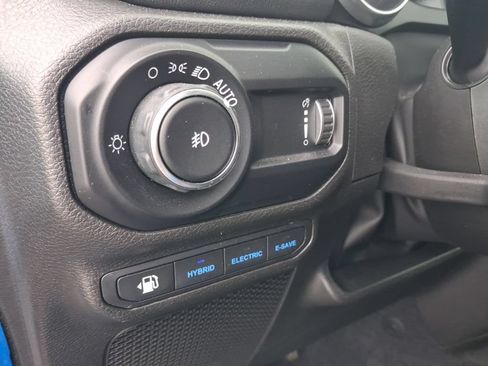 Used 2023 Jeep Wrangler Unlimited Sahara AWD/4WD image 9