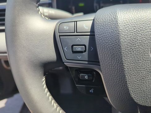 Used 2025 Toyota Camry SE FWD image 15