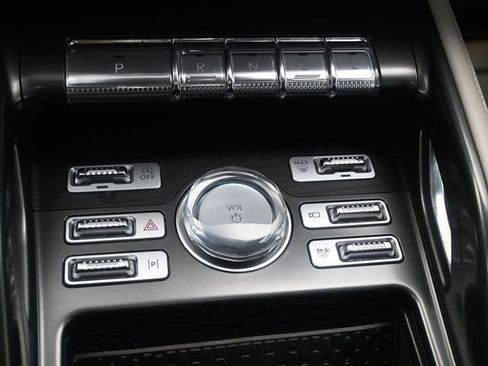 Used 2024 Lincoln Nautilus Reserve image 12