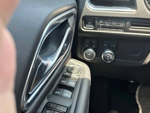 Used 2021 GMC Yukon SLT w/ SLT Premium Package AWD/4WD image 16