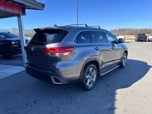 Used 2018 Toyota Highlander Limited Platinum image 4