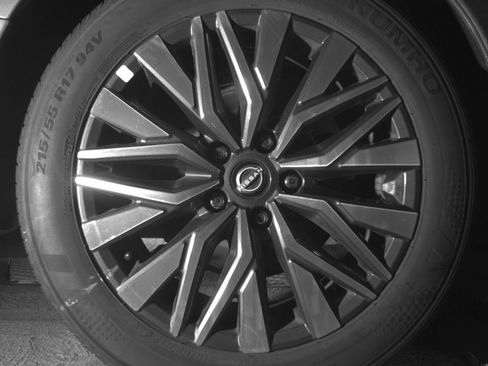 Used 2025 Nissan Altima 2.5 SV FWD image 18
