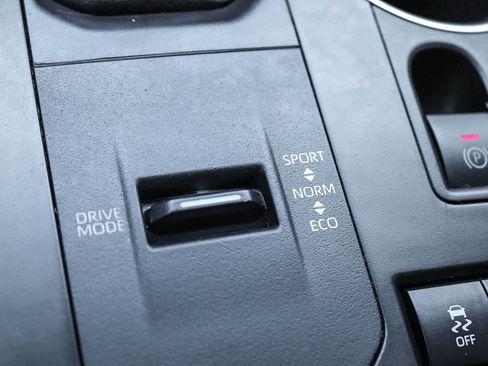 Used 2021 Toyota Highlander L FWD image 21
