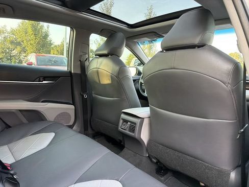 Used 2018 Toyota Camry XLE w/ Driver Assist Package FWD image 16