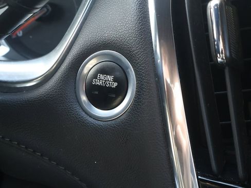 Used 2023 Chevrolet Traverse LT image 27