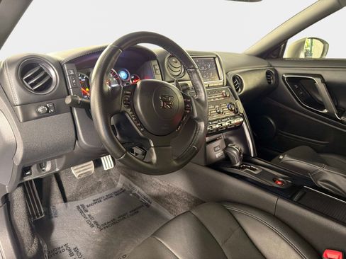 Used 2016 Nissan GT-R Premium AWD/4WD image 32