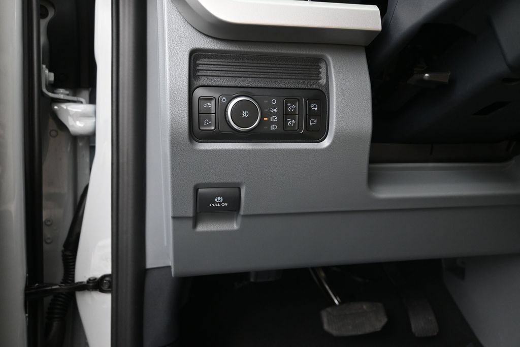 New 2026 Ford F250 XLT w/ XLT Premium Package AWD/4WD image 13