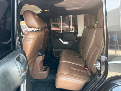 Used 2013 Jeep Wrangler Unlimited Rubicon w/ Connectivity Group AWD/4WD image 13