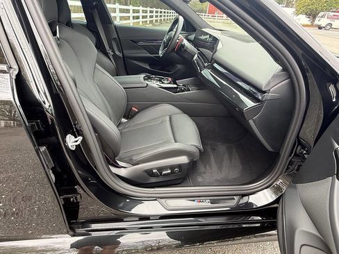 Used 2026 BMW M5 w/ Executive Package image 32