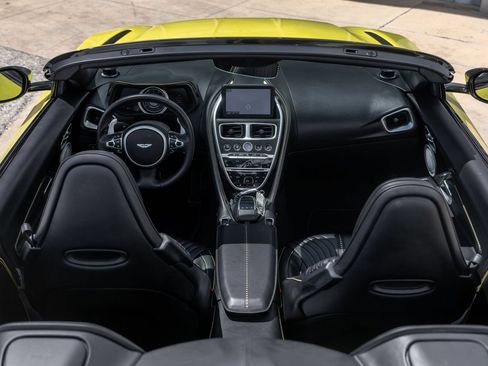 Used 2022 Aston Martin DB11 Volante RWD image 20
