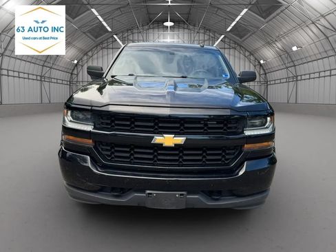 Used 2018 Chevrolet Silverado 1500 Custom w/ Custom Value Package AWD/4WD image 8