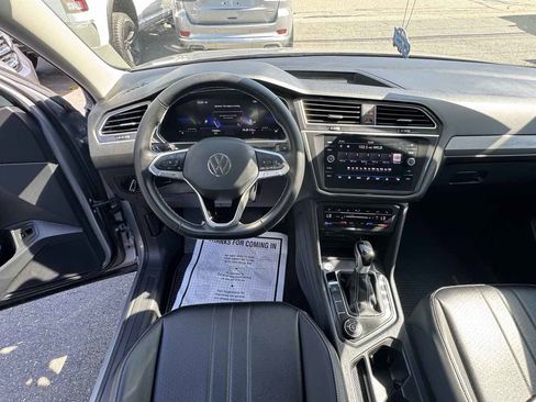Used 2024 Volkswagen Tiguan SE image 18
