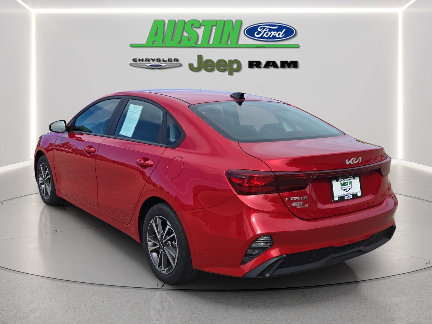 Used 2023 Kia Forte LXS w/ LXS Technology Package FWD image 3