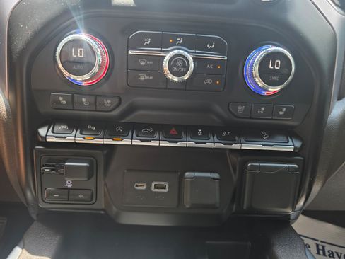 Used 2019 GMC Sierra 1500 SLT w/ SLT Premium Plus Package AWD/4WD image 10