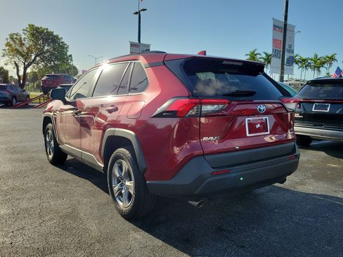 Used 2024 Toyota RAV4 LE AWD/4WD image 9