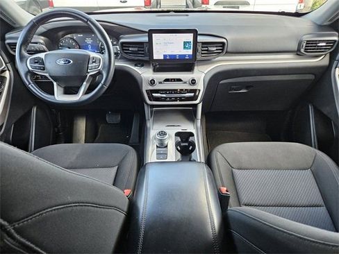 Used 2023 Ford Explorer XLT RWD image 9