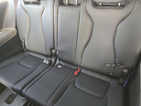 New 2026 Kia Carnival LXS image 8