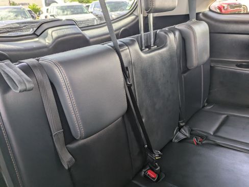 Used 2015 Toyota Highlander Limited w/ Driver Technology Package FWD image 15