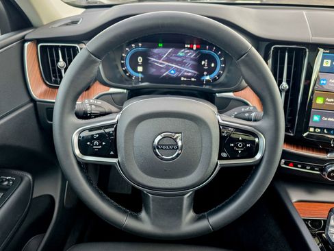 Used 2024 Volvo XC60 B5 Plus image 38