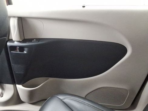 Used 2022 Chrysler Pacifica Touring-L image 23