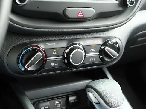 Used 2025 Kia Soul LX FWD image 19