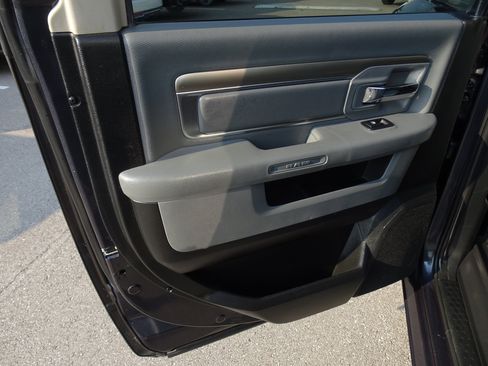 Used 2018 RAM 1500 Classic SLT AWD/4WD image 16