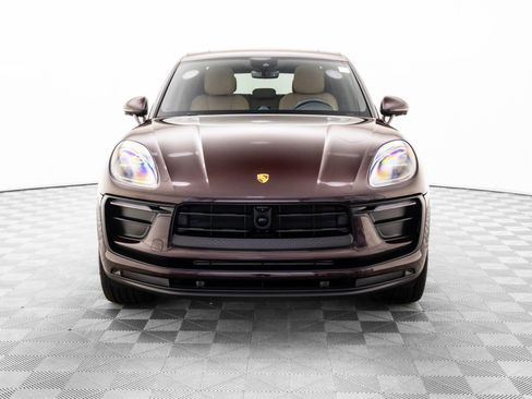 Certified 2023 Porsche Macan image 9