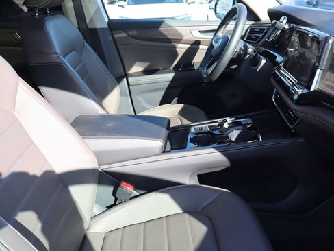 Used 2024 Volkswagen Atlas SEL AWD/4WD image 13