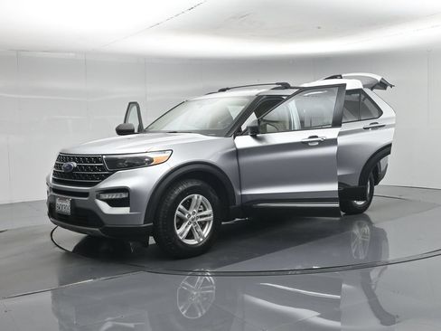 Certified 2021 Ford Explorer XLT w/ Equipment Group 202A AWD/4WD image 36