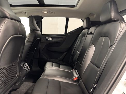 Certified 2025 Volvo XC40 B5 Plus image 21