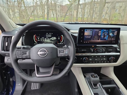 New 2026 Nissan Pathfinder SL w/ SL Premium Package AWD/4WD image 11
