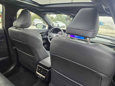 New 2025 Toyota Crown Signia image 15