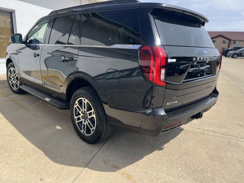 Used 2025 Ford Expedition Active image 5