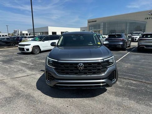 Certified 2024 Volkswagen Atlas SEL Premium R-Line image 2