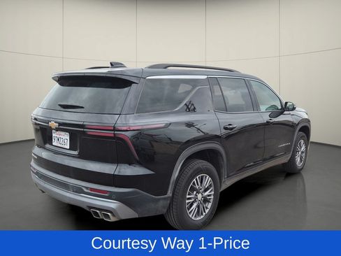 Used 2025 Chevrolet Traverse LT FWD image 9