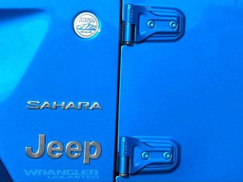 Used 2021 Jeep Wrangler Unlimited Sahara w/ Cold Weather Group AWD/4WD image 8