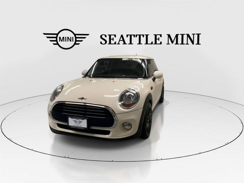 Used 2017 MINI Cooper 2-Door Hardtop FWD image 4