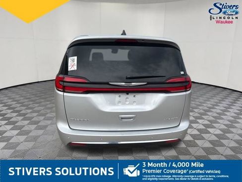 Used 2026 Chrysler Pacifica Limited FWD image 8
