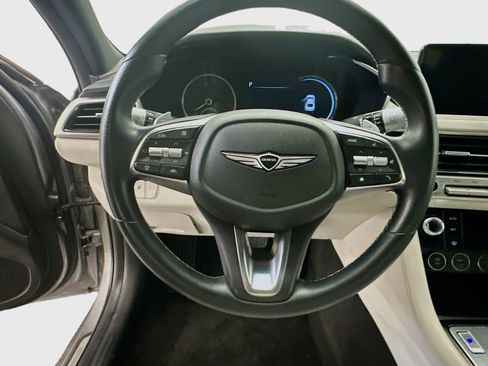 Used 2025 Genesis G70 2.5T image 18