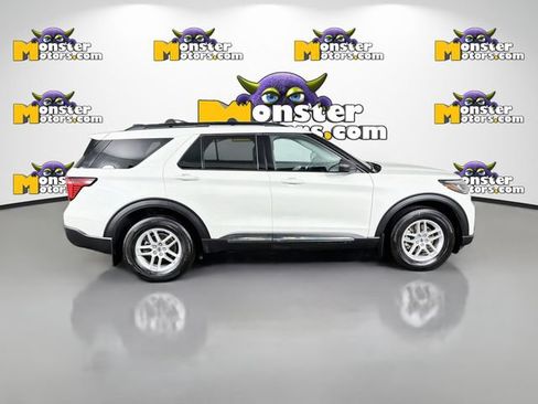 Used 2025 Ford Explorer Active AWD/4WD image 4