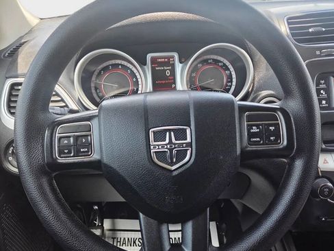 Used 2019 Dodge Journey SE FWD image 9