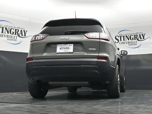 Used 2020 Jeep Cherokee Latitude Plus w/ Comfort/Convenience Group FWD image 43