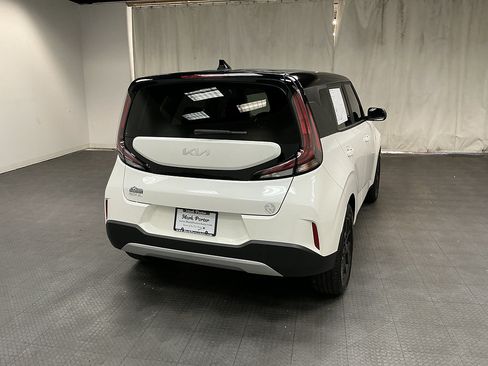 Used 2024 Kia Soul LX w/ Option Group 015 FWD image 5